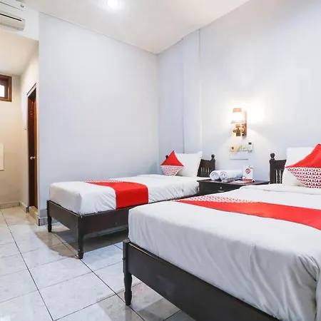 Oyo 2411 Taman Mekar Beach Inn 2