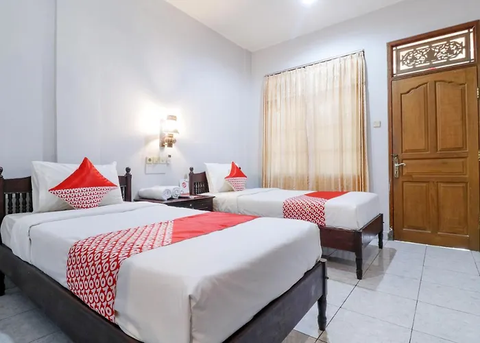 Oyo 2411 Taman Mekar 2