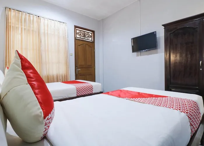 Oyo 2411 Taman Mekar 2 2*